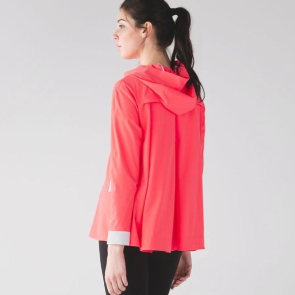Beautiful Lululemon Sun Showers hooded windbreaker with white trim - Picture 2 of 9